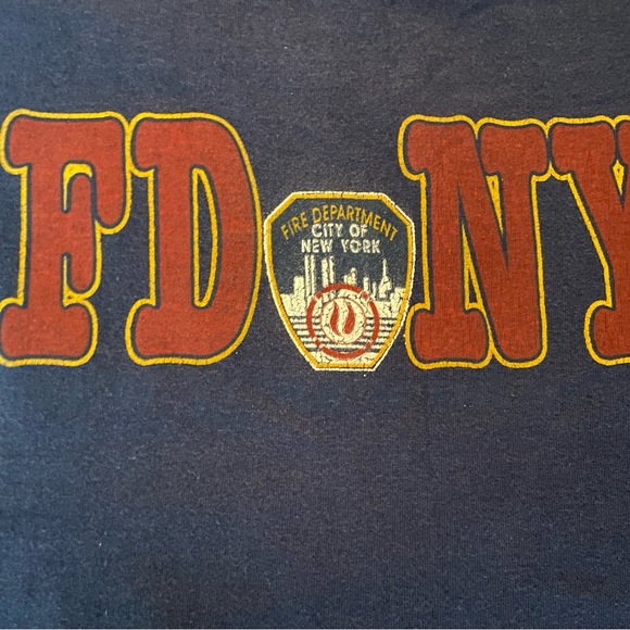LARGE FDNY T-shirt - Picture 3 of 3